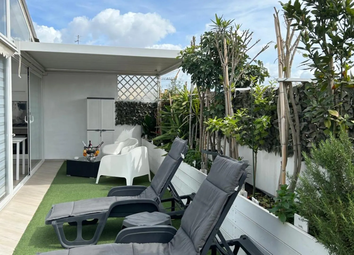 Apartamento Attico Jasmin Quartu SantʼElena 0*,  Italia